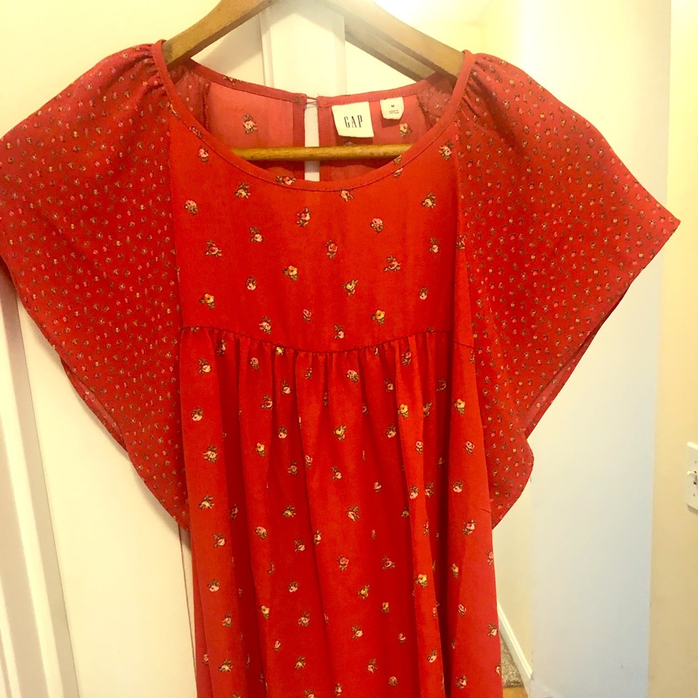 Gap red floral flutter top